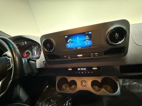 Used 2022 Mercedes-Benz Sprinter 3500 image 35