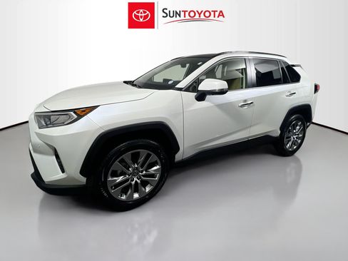 Used 2020 Toyota RAV4 Limited FWD image 9
