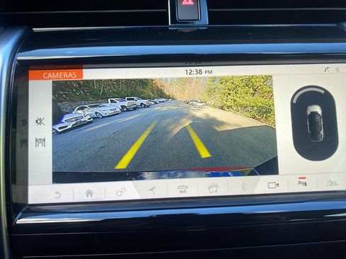 Used 2020 Land Rover Discovery Sport SE R-Dynamic image 16