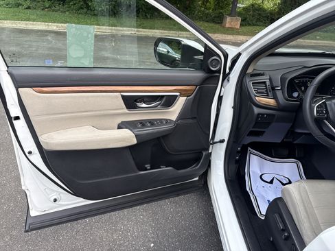 Used 2017 Honda CR-V EX image 9