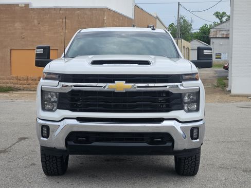 Used 2025 Chevrolet Silverado 2500 LT AWD/4WD image 2