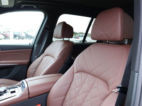 Used 2025 BMW X5 xDrive40i image 11