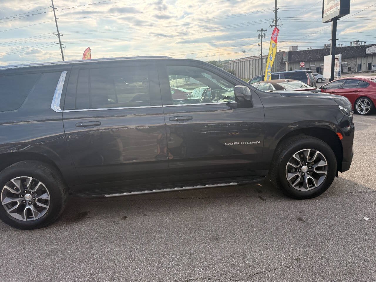 Used 2023 Chevrolet Suburban LT w/ Luxury Package AWD/4WD image 55