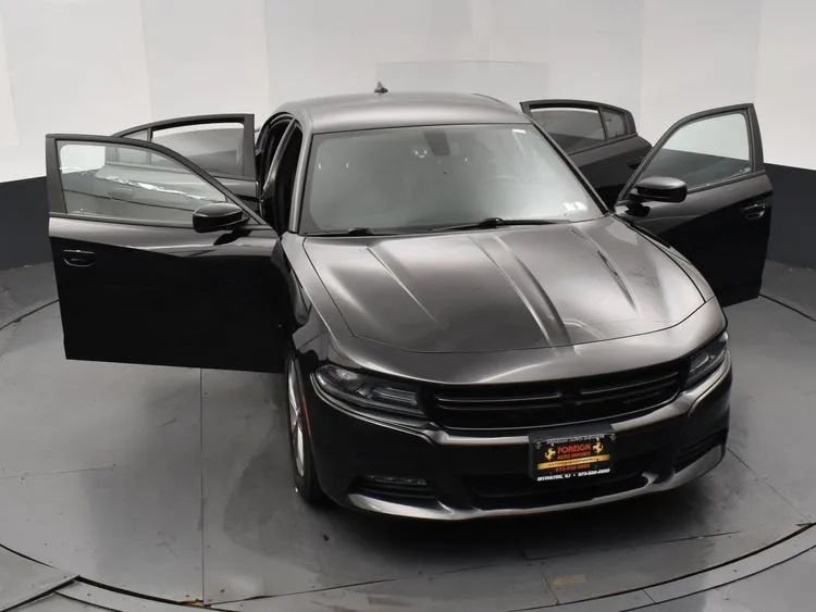 Used 2020 Dodge Charger SXT AWD/4WD image 10