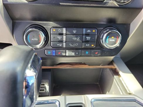 Used 2019 Ford F150 Lariat RWD image 28