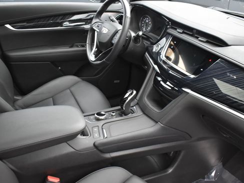Used 2024 Cadillac XT6 Premium Luxury w/ Technology Package image 35