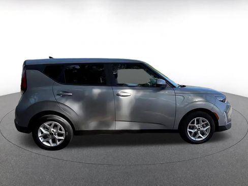Used 2025 Kia Soul LX w/ LX Technology Package FWD image 16