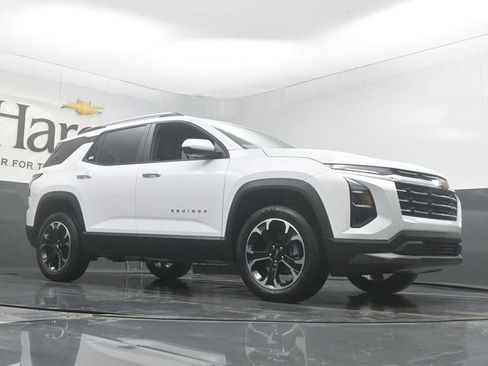 New 2026 Chevrolet Equinox LT image 2