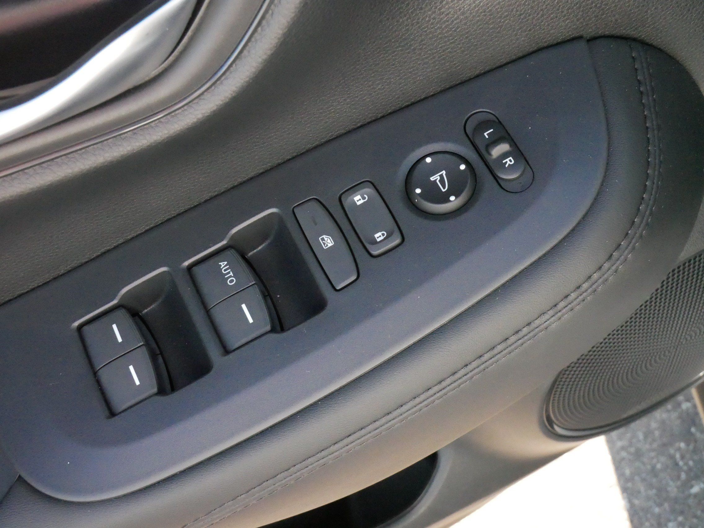 Used 2027 Honda HR-V LX image 19