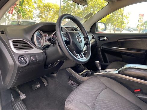 Used 2017 Dodge Journey SE w/ Flexible Seating Group image 30