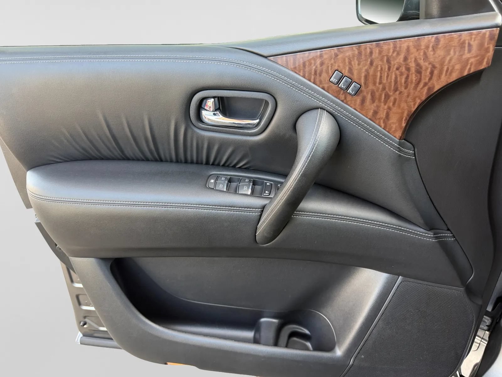 Used 2020 Nissan Armada SL w/ Premium Package AWD/4WD image 13