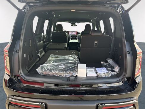 New 2026 Nissan Armada SL w/ Captain's Chari Seat Package image 6