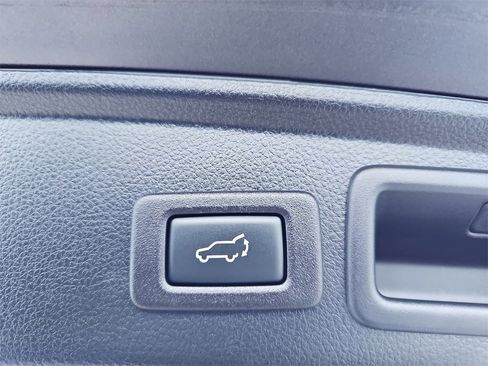 Used 2018 Subaru Forester 2.5i Limited image 13