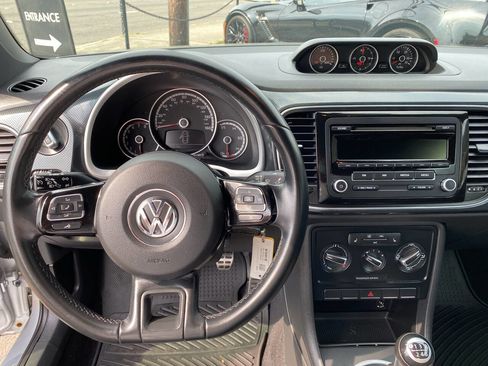 Used 2014 Volkswagen Beetle R-Line image 22