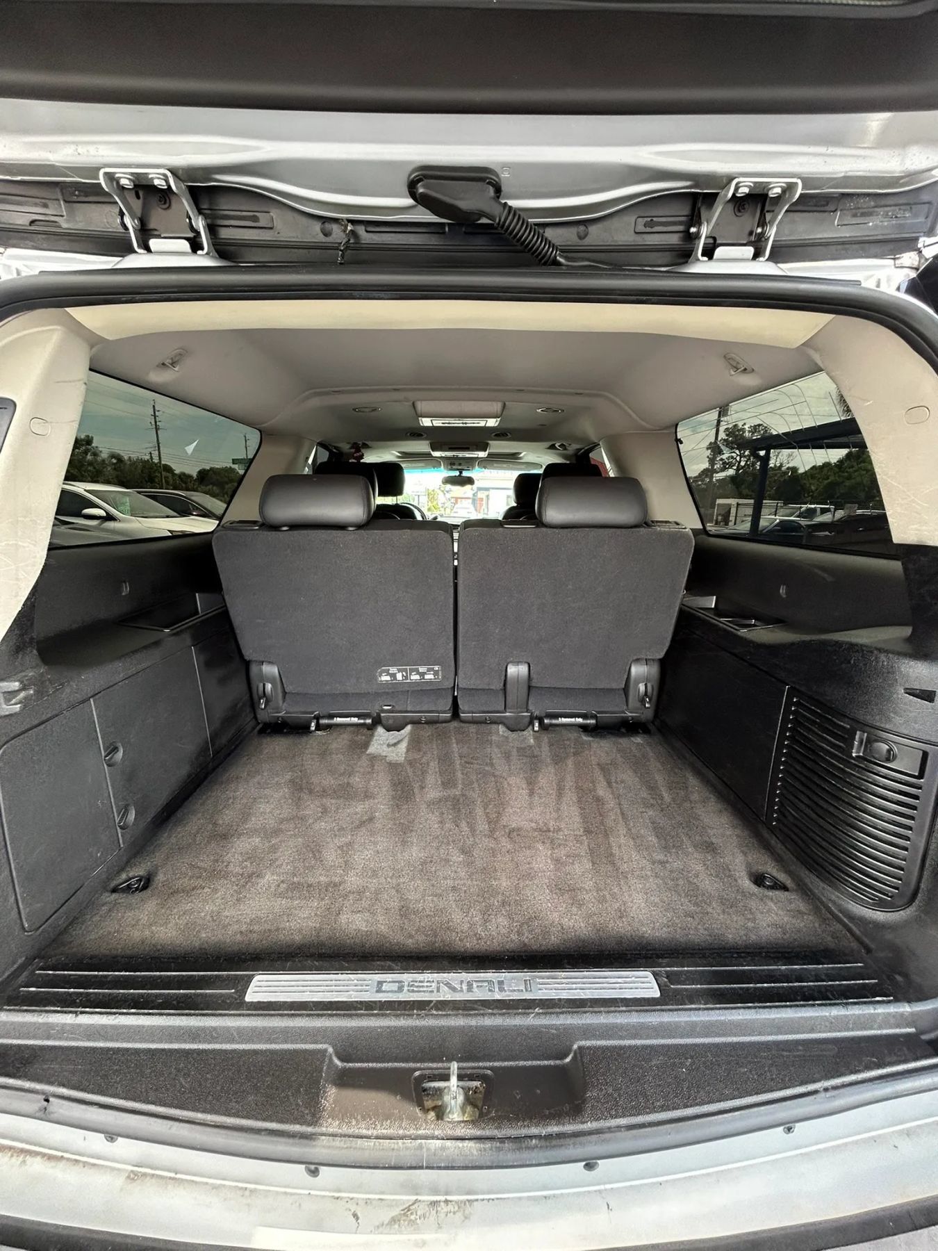 Used 2012 GMC Yukon XL Denali RWD image 17