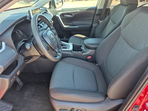 Used 2025 Toyota RAV4 XLE AWD/4WD image 17