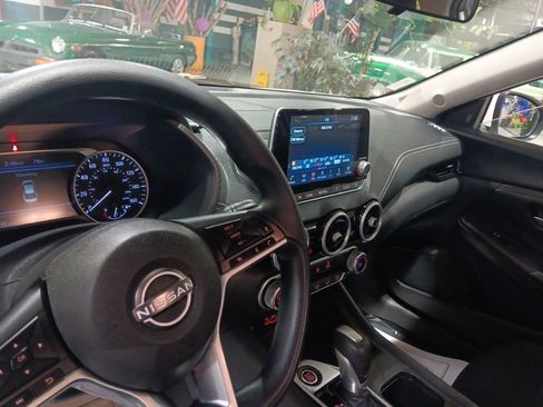 Used 2025 Nissan Sentra SV FWD image 5