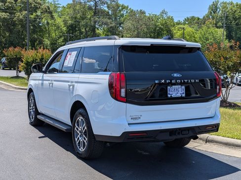 Used 2025 Ford Expedition Active AWD/4WD image 7