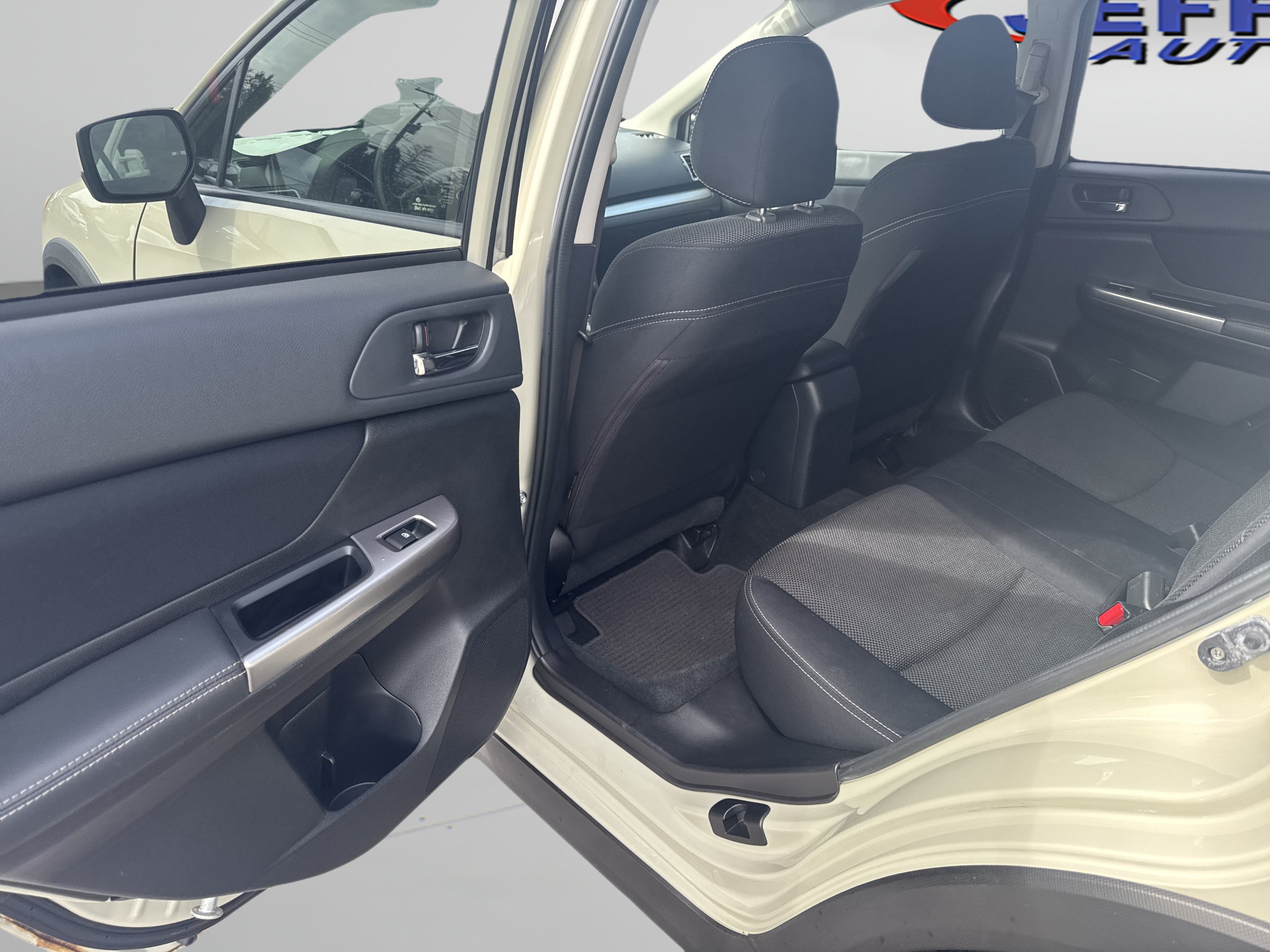 Used 2015 Subaru Crosstrek 2.0i Premium AWD/4WD image 17