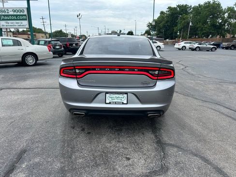 Used 2015 Dodge Charger SE w/ Popular Equipment Group RWD image 4