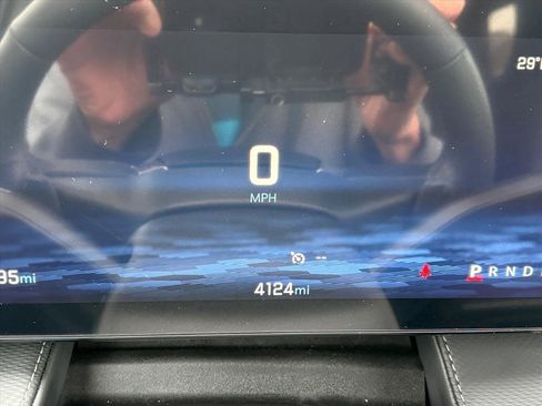 Used 2025 Chevrolet Equinox LT w/ Convenience Package II image 7