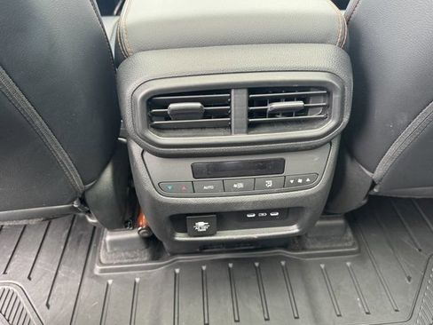 Used 2024 Honda Pilot TrailSport image 18