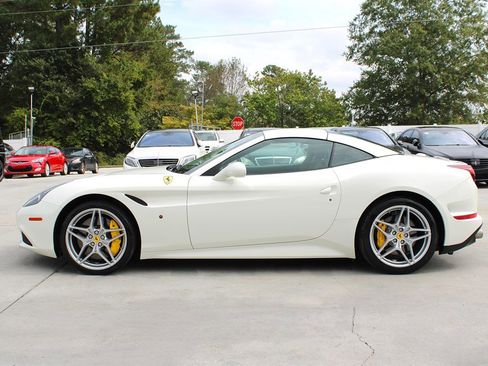 Used 2015 Ferrari California T image 7