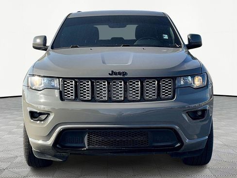 Used 2021 Jeep Grand Cherokee Laredo X image 3