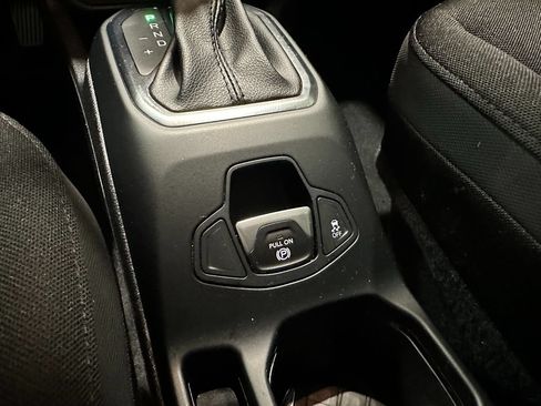 Used 2019 Jeep Renegade Altitude w/ Quick Order Package 2XM AWD/4WD image 31