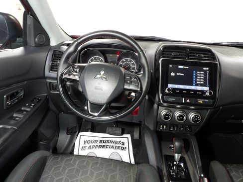 Used 2025 Mitsubishi Outlander Sport SE AWD/4WD image 12