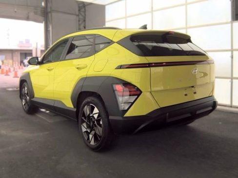Used 2024 Hyundai Kona SEL w/ Convenience Package FWD image 2