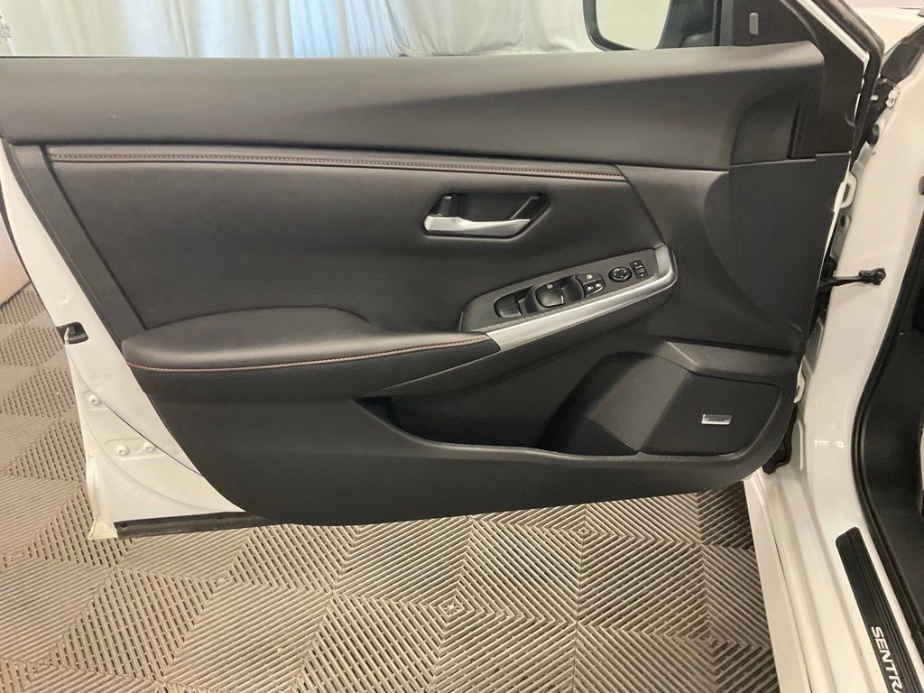 Used 2020 Nissan Sentra SR w/ Premium Package FWD image 9