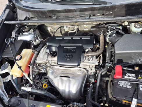 Used 2018 Toyota RAV4 LE w/ All Weather Liner Package AWD/4WD image 31
