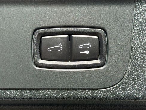 Used 2023 Porsche Panamera 4S w/ Premium Package image 12