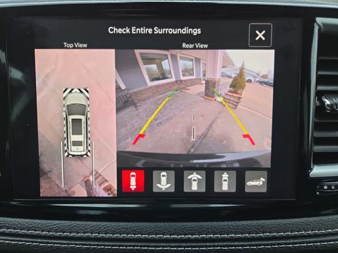 Used 2023 Chrysler Pacifica Limited w/ Uconnect Theater Family Group image 22