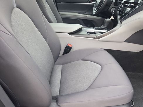 Used 2022 Toyota Camry LE FWD image 19