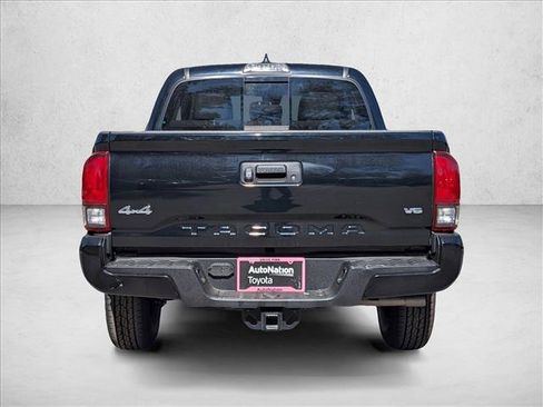 Used 2022 Toyota Tacoma SR5 w/ Technology Package image 6