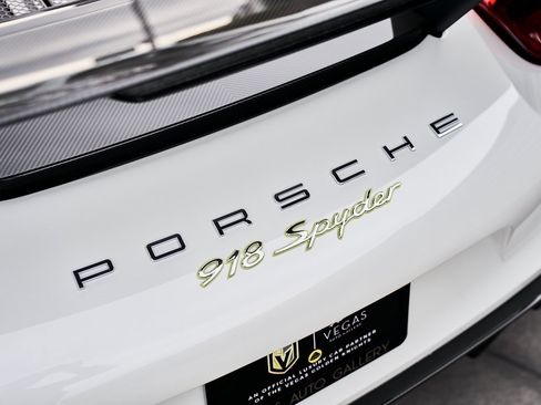 Used 2015 Porsche 918 Spyder w/Weissach Package image 21