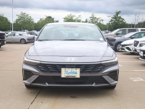 Used 2025 Hyundai Elantra Sport FWD image 2