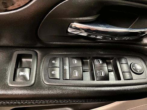 Used 2019 Dodge Grand Caravan SE w/ UConnect Hands-Free Group image 35