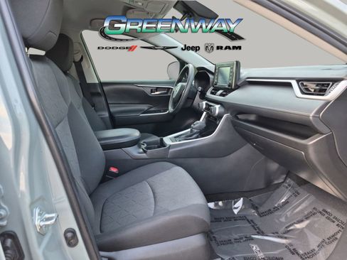 Used 2021 Toyota RAV4 XLE FWD image 9