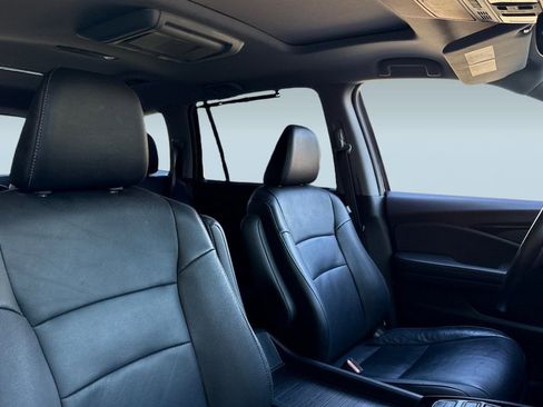 Used 2016 Honda Pilot Touring image 32