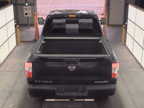 Used 2017 Nissan Titan PRO-4X w/ Pro-4x Convenience Package AWD/4WD image 9