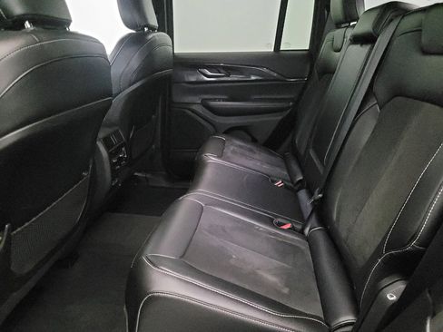 Used 2023 Jeep Grand Cherokee Altitude AWD/4WD image 18