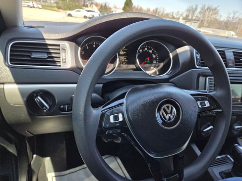 Used 2017 Volkswagen Jetta S FWD image 8