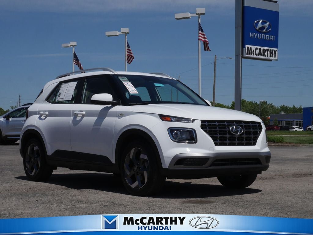 Used 2025 Hyundai Venue SEL FWD image 1