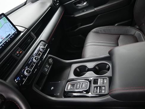 Used 2025 Honda Pilot Black Edition image 15