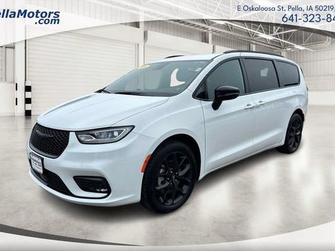 Used 2024 Chrysler Pacifica Touring-L w/ S Appearance Package AWD/4WD image 8