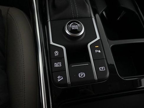 Certified 2025 Kia Sorento SX image 26