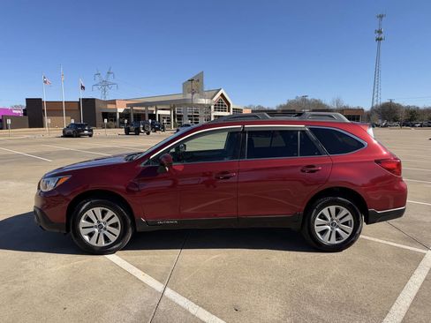 Used 2017 Subaru Outback 2.5i Premium image 7